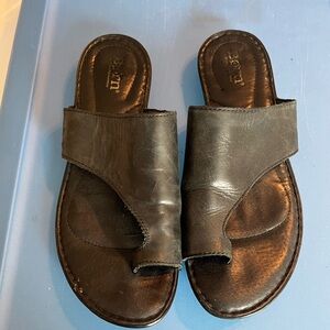 Born leather sandal in black